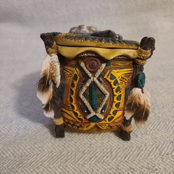 1998 Hamilton Collection's “Pride of the Pack” Native American wolf keepsake box - Picture 3 of 10